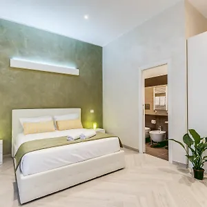 Penta Luxury House 2*, Roma Italia